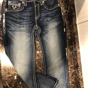 Buckle jeans, rock revival